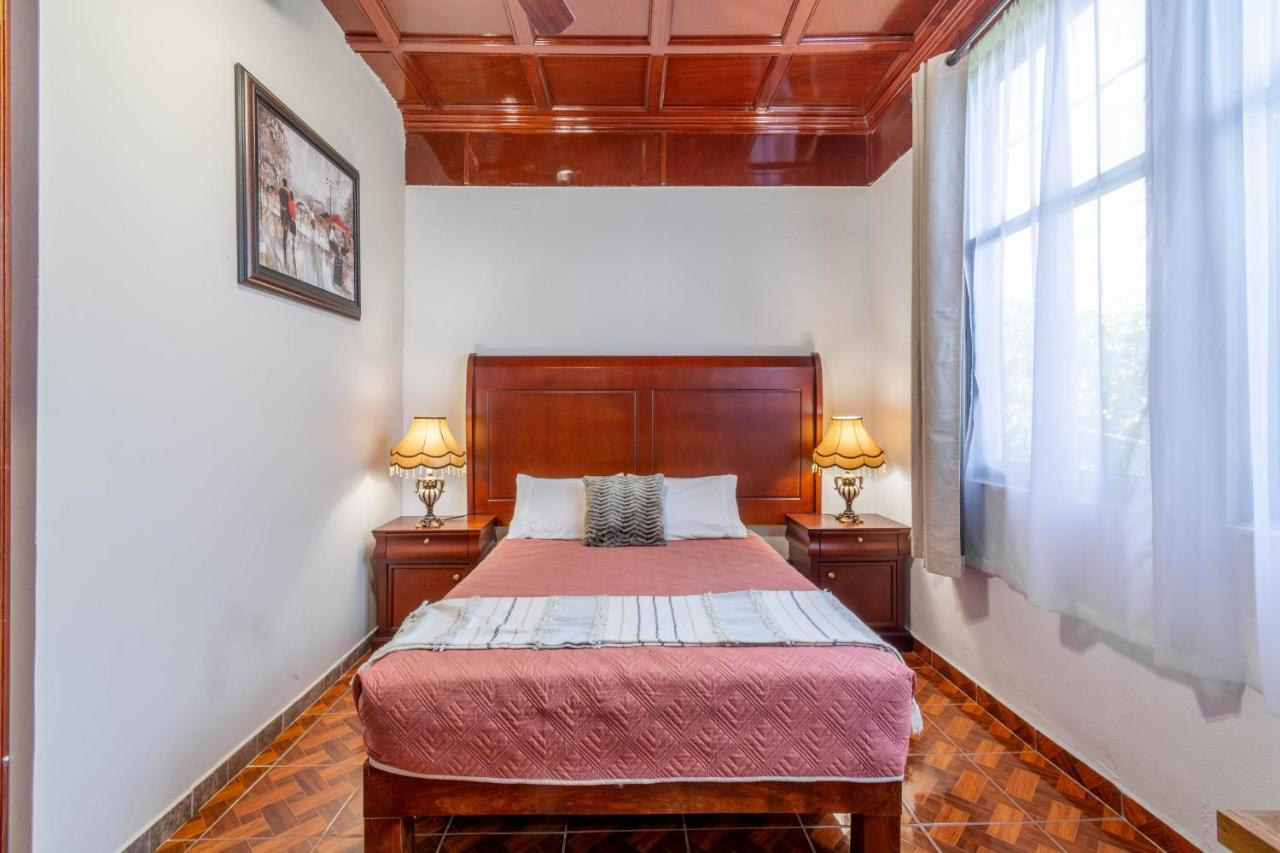 Hosteria Casa Marquez Leon Exterior photo