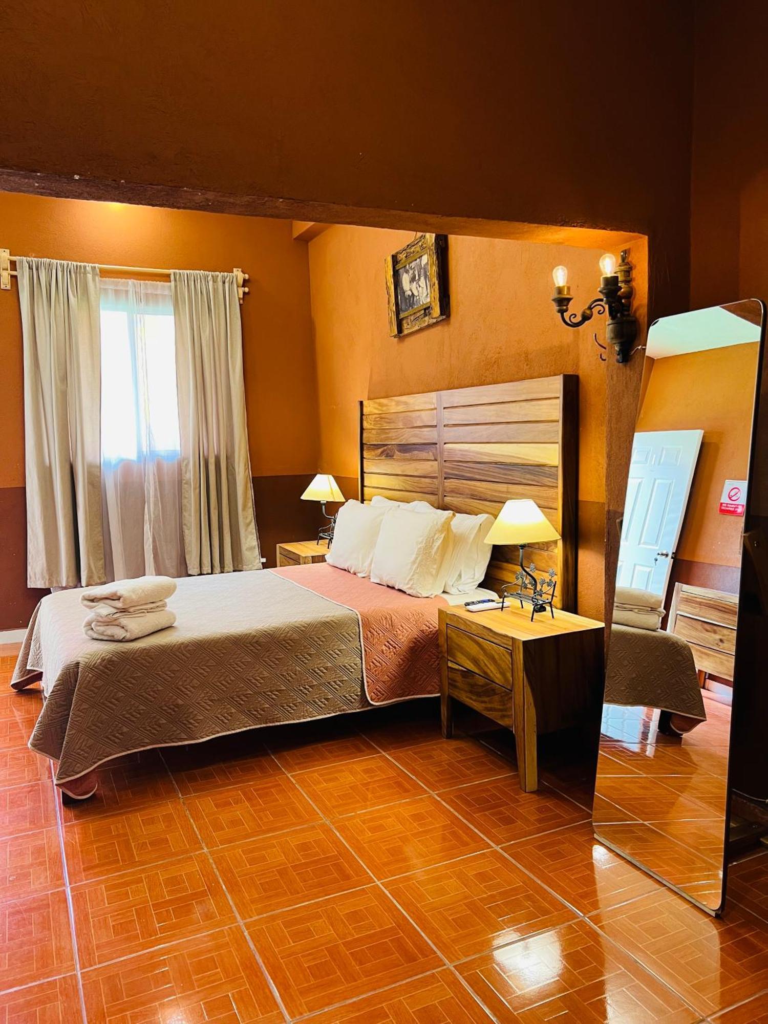 Hosteria Casa Marquez Leon Exterior photo