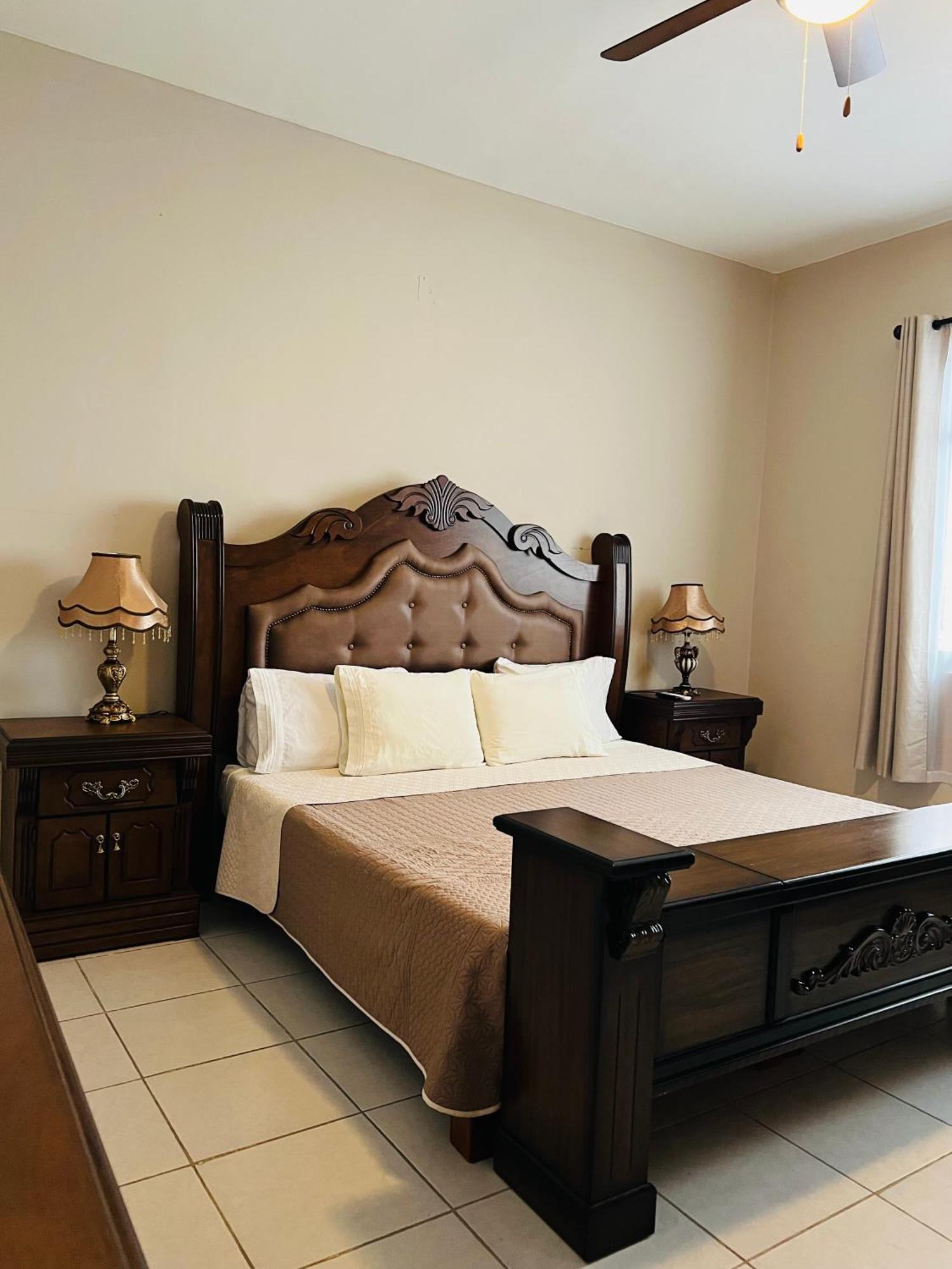 Hosteria Casa Marquez Leon Exterior photo
