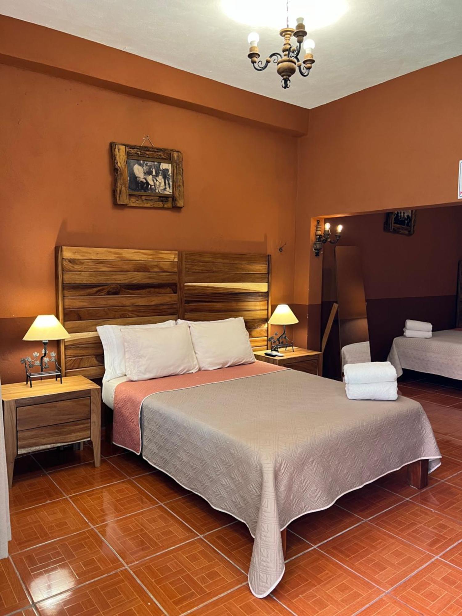 Hosteria Casa Marquez Leon Exterior photo