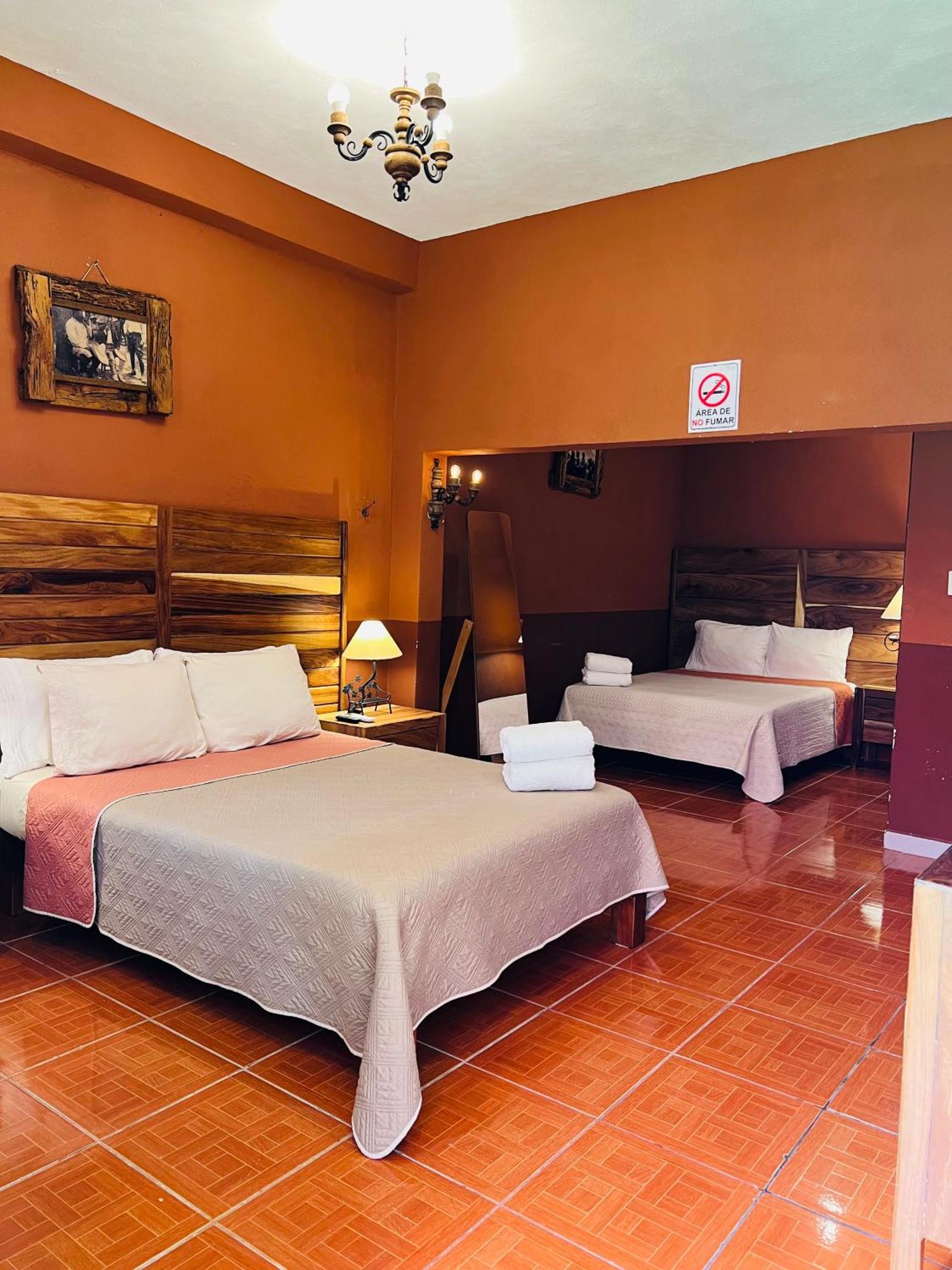 Hosteria Casa Marquez Leon Exterior photo