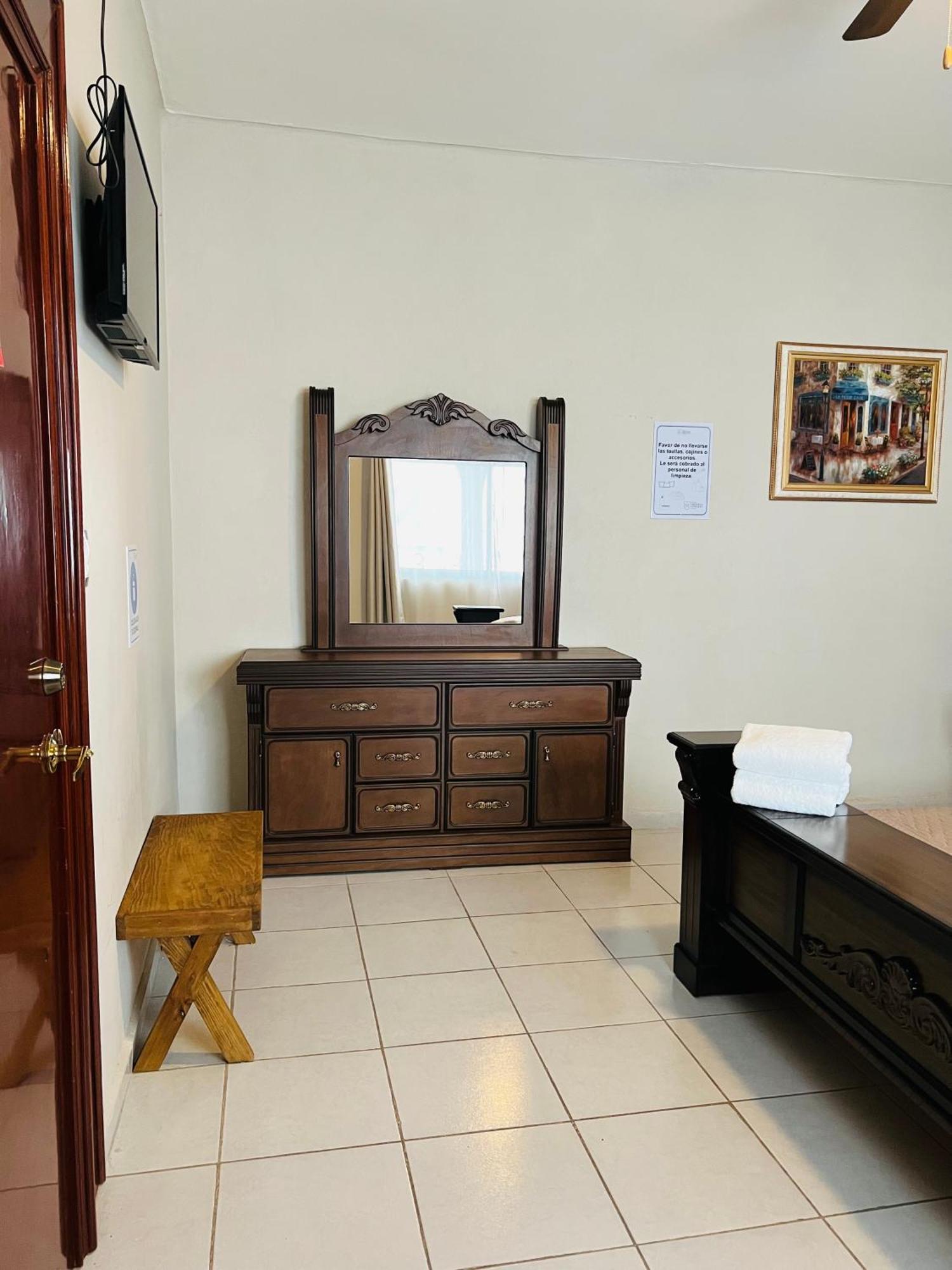 Hosteria Casa Marquez Leon Exterior photo