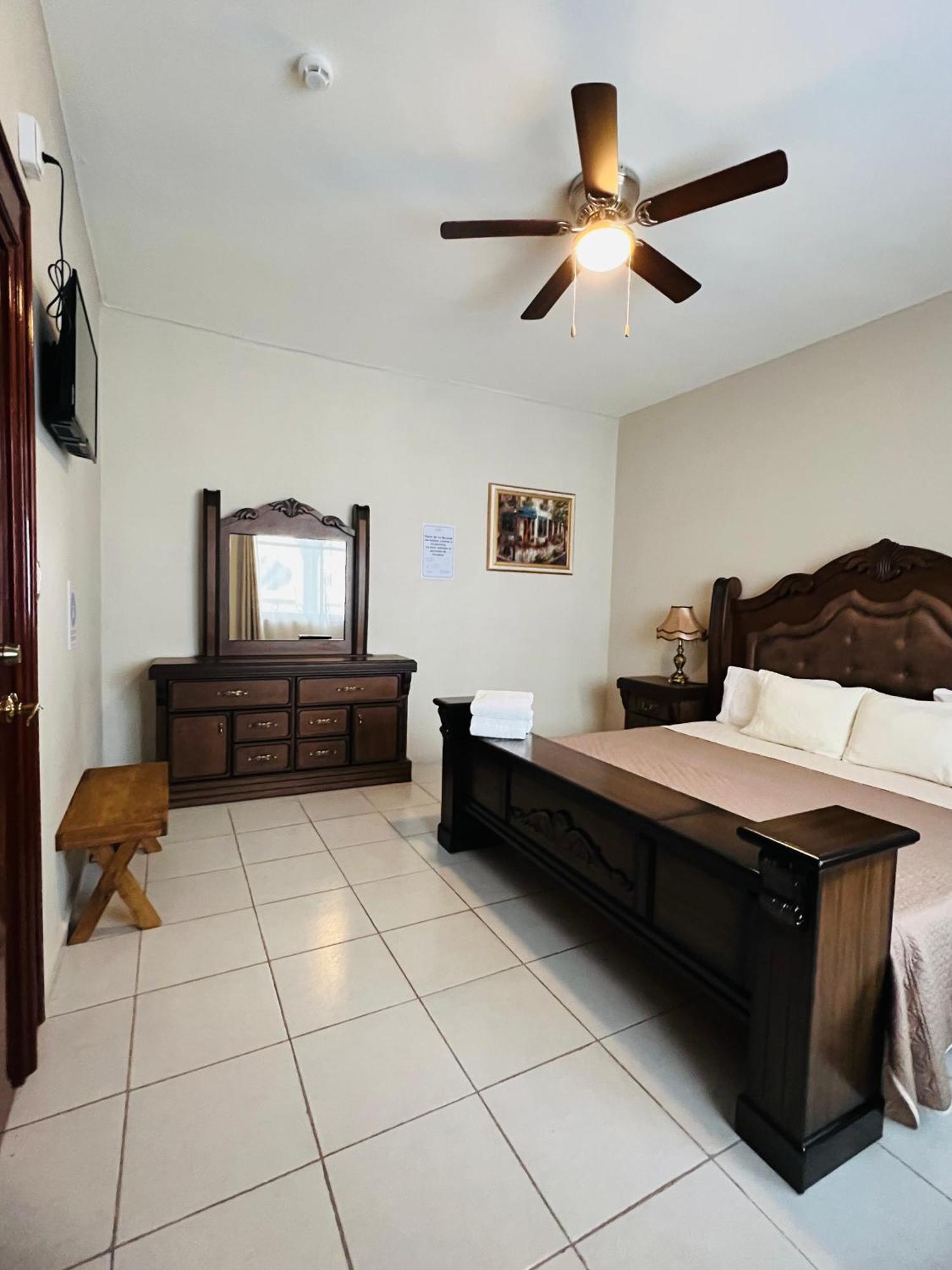 Hosteria Casa Marquez Leon Exterior photo