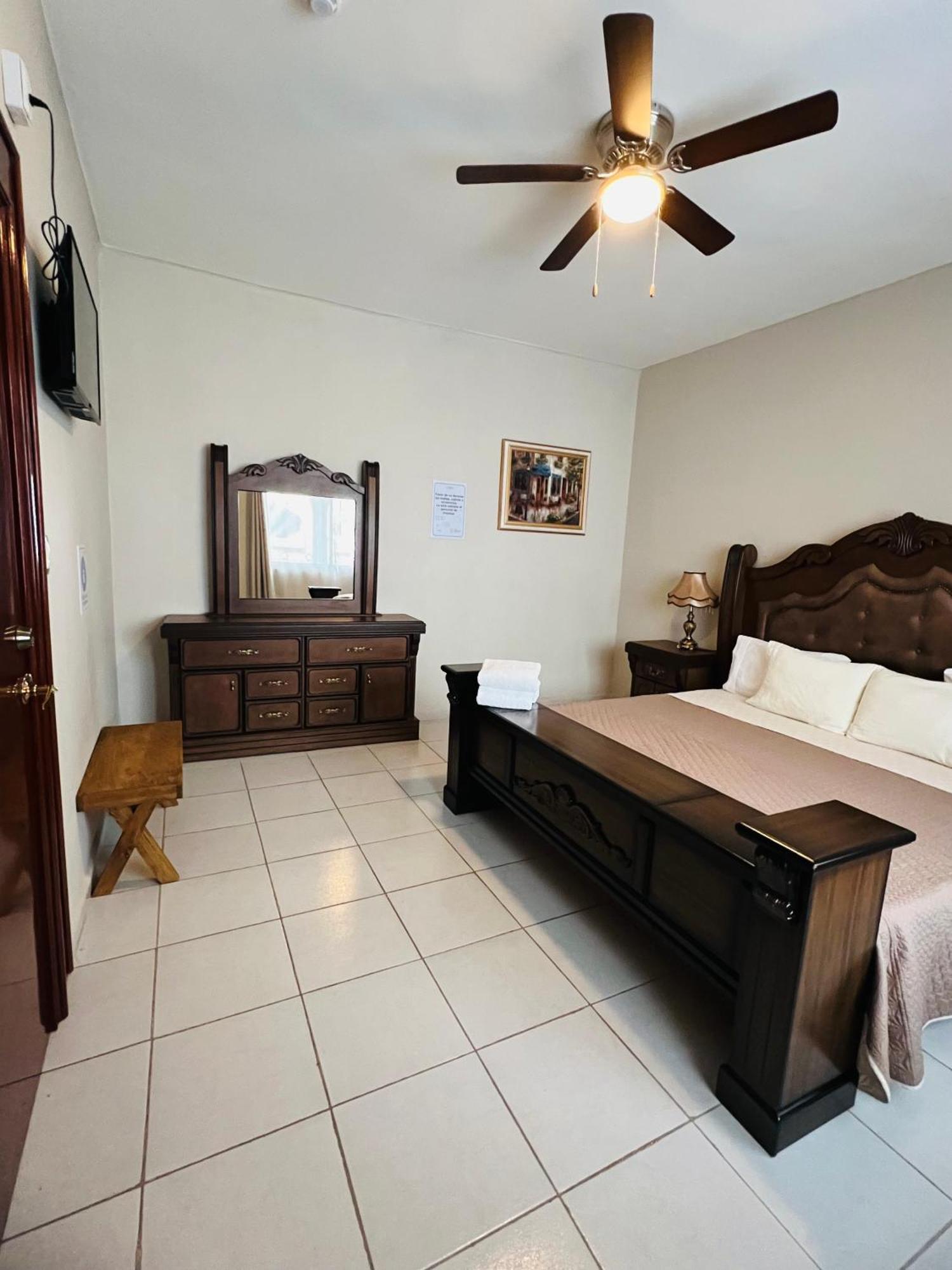 Hosteria Casa Marquez Leon Exterior photo